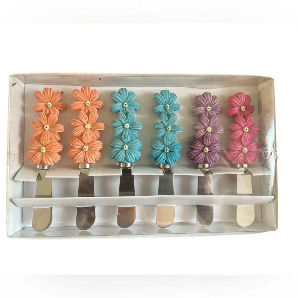 NWT Floral Handle Cheese Spreaders Set